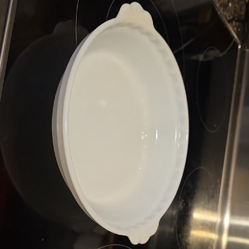 Pyrex  Milkglass  Ceramic 8.5in Pie Plate